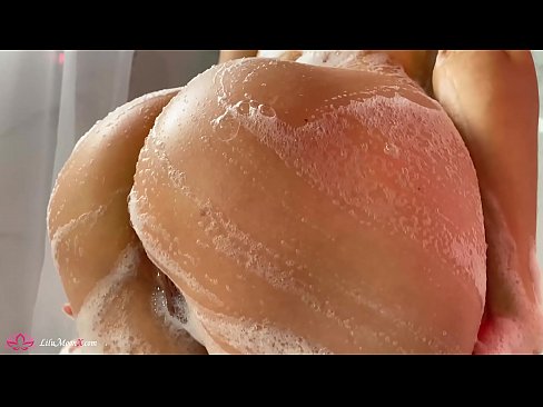 ❤️ Brunetka masturbira pičko z vibratorjem do intenzivnega orgazma pod tušem Šukanje na sl.porngifmag-com.ru