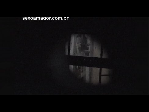 ❤️ Blondinko na skrivaj snema voajer iz soseske, skrit za votlimi opekami Šukanje na sl.porngifmag-com.ru